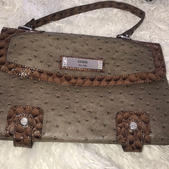 🔥Guess Handbag🔥🔥🔥🔥🔥 - Picture 4 of 8